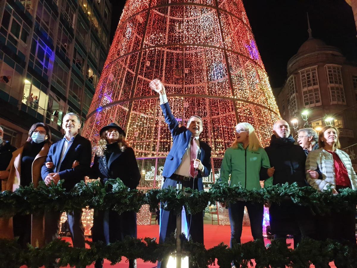 Autoridades en el encendido de las luces de Navidad