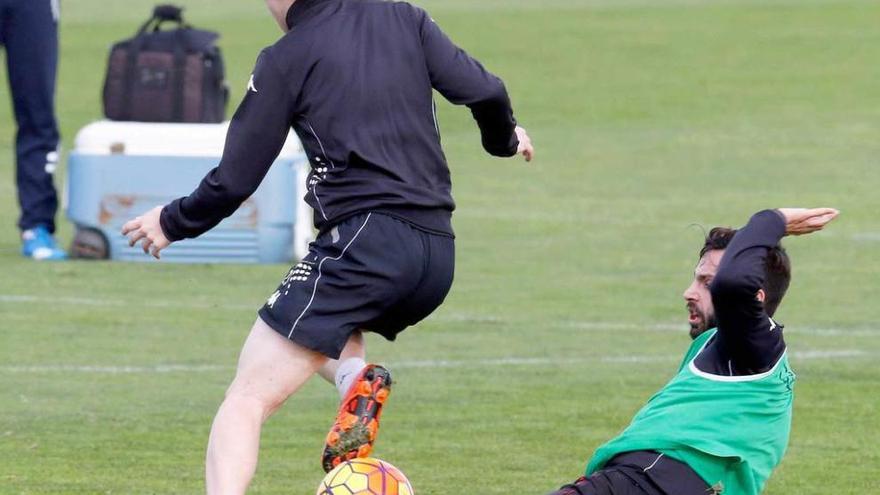 Día de sustos y de piques en el entrenamiento rojiblanco