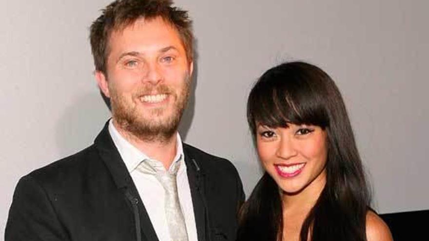 Duncan Jones y su esposa, Rodene Ronquillo.