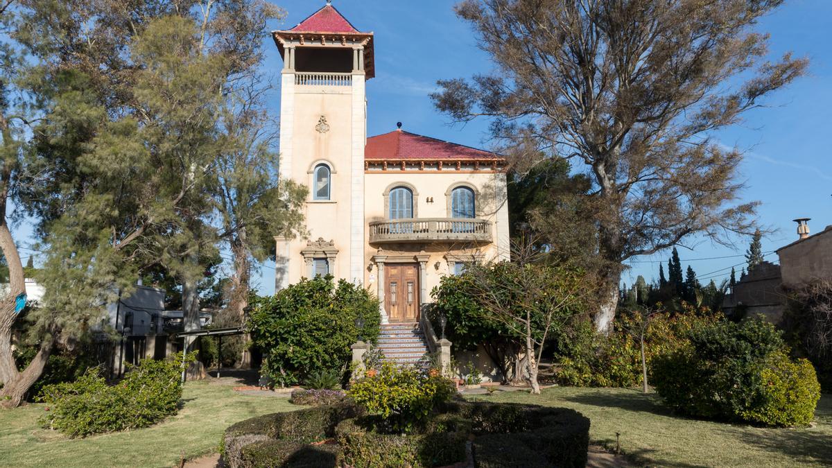 El palacete que está a la venta en Castellón.