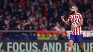 Archivo - Memphis Depay celebra un gol con el Atlético de Madrid.