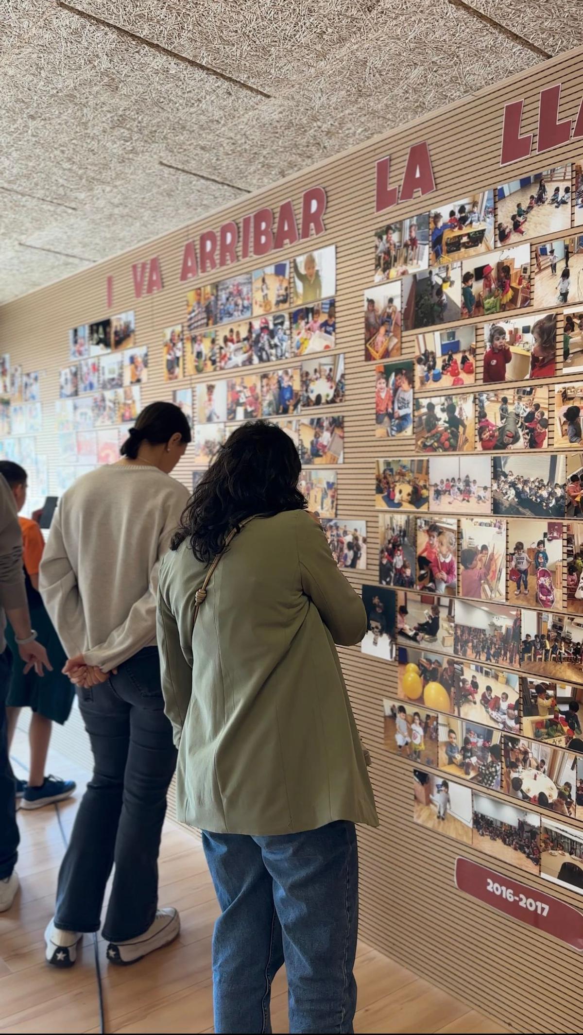 Els participants van poder visitar una exposició fotogràfica que recull imatges de totes les generacions d'alumnes