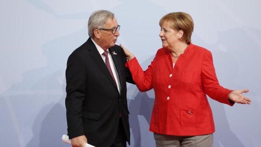 Merkel y Juncker tratan sobre la crisis catalana en una conversación telefónica