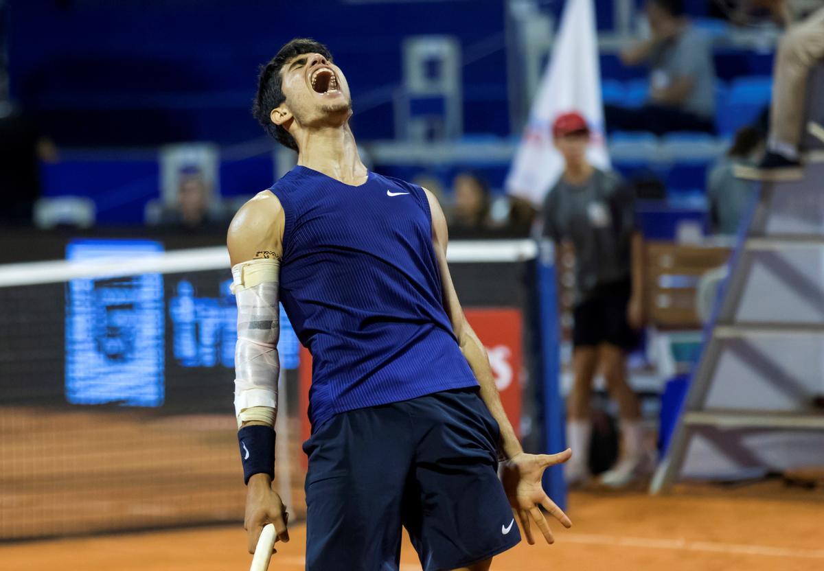 Carlos Alcaraz, tras ganar el último punto de la final en Umag