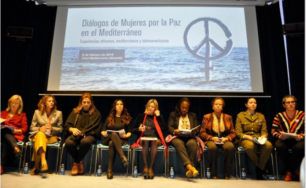 Mujeres del mundo claman por la paz en Alicante