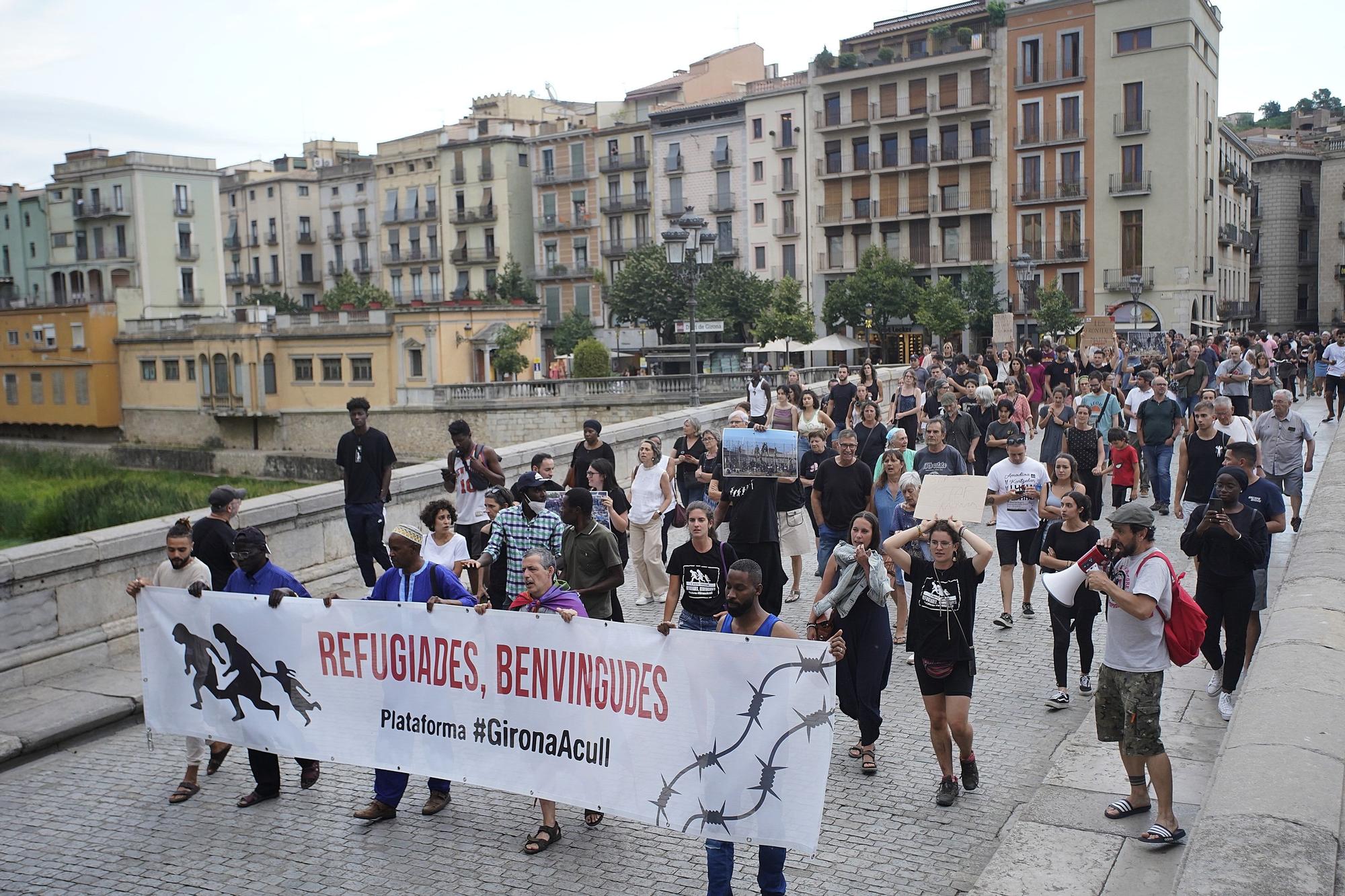 Manifestació a Girona contra la mort de migrants a la tanca de Melilla