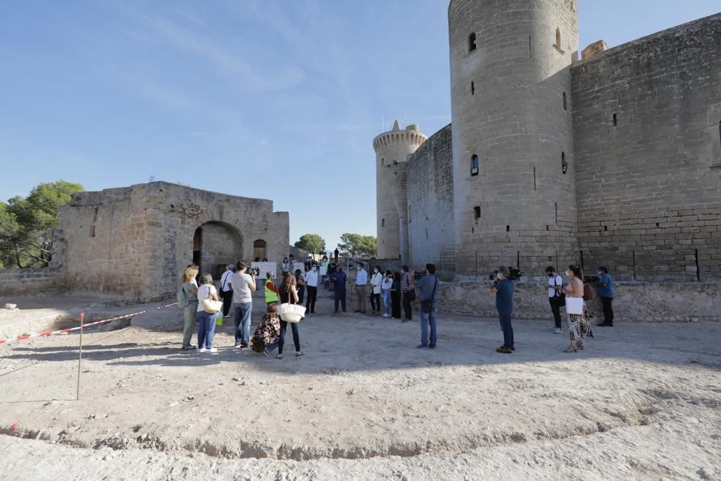 Las obras de rehabilitación en Bellver dejan al descubierto un muro medieval