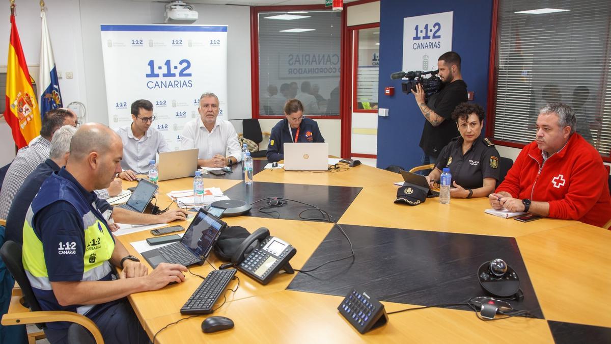 Reunión de seguimiento de la tormenta en el Cecoes 112.