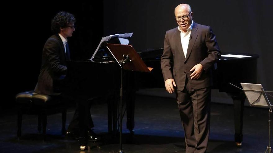 Pixán y Mario Bernardo al piano, ayer, en el Valey.