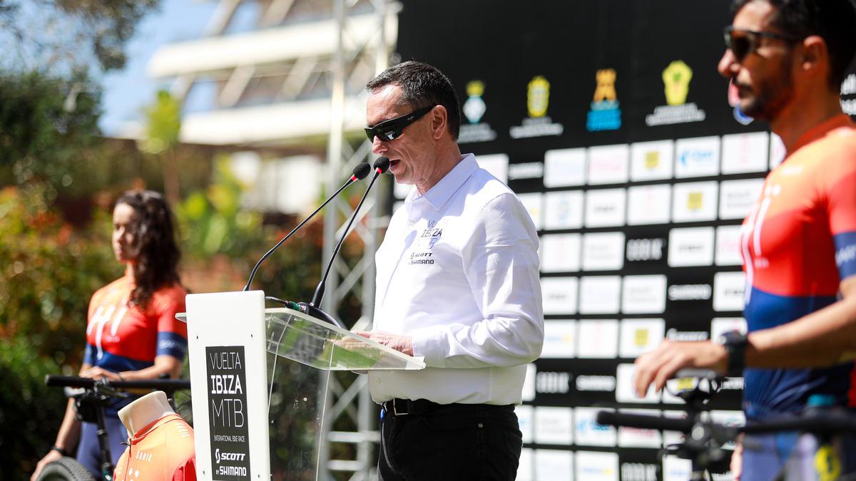 Juanjo Planells, organizador de la prueba, hoy en la presentación oficial de la Vuelta a Ibiza MTB 2023.