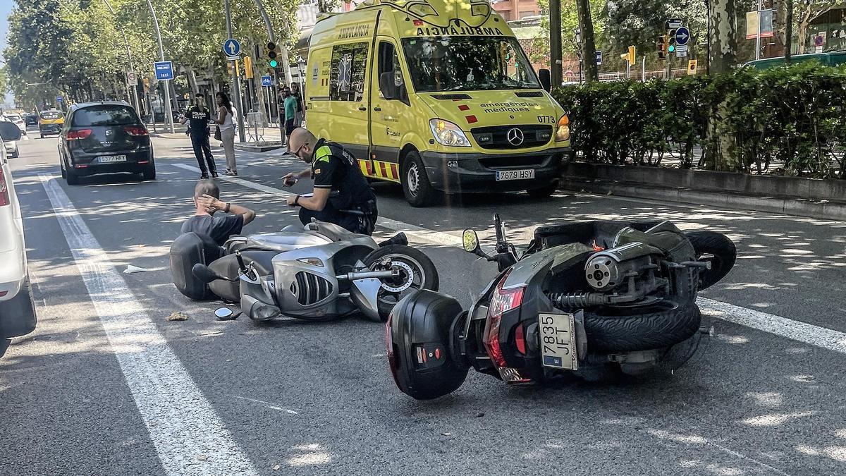Accidente de moto, en Gran Via con Roger de Flor, en julio de 2022