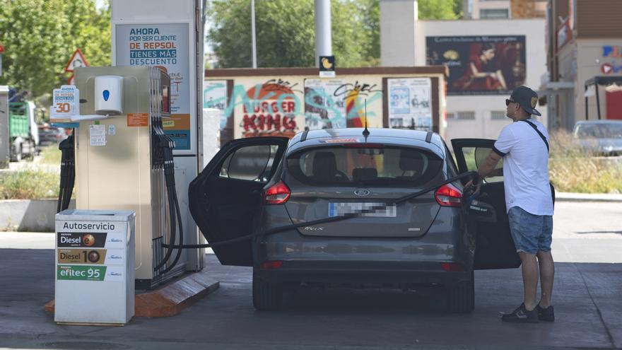 La gasolina encadena su cuarta caída y marca el precio más bajo desde mayo