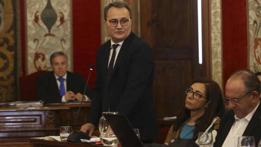 Sanguino, en un pleno del Ayuntamiento de Alicante