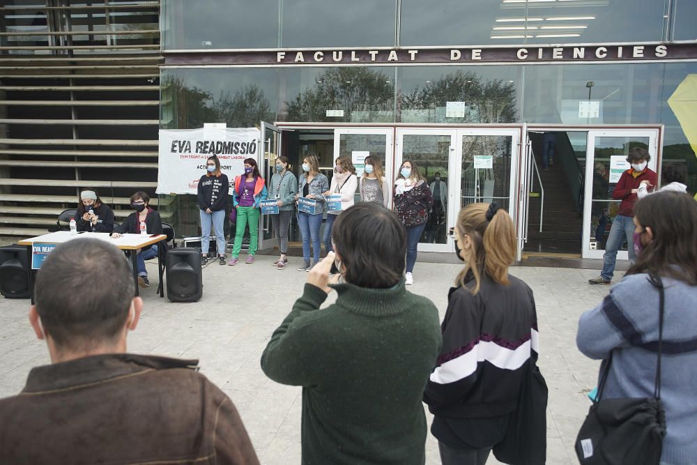 Concentració a la UdG per a la readmissió de la investigadora que va denunciar discriminació laboral