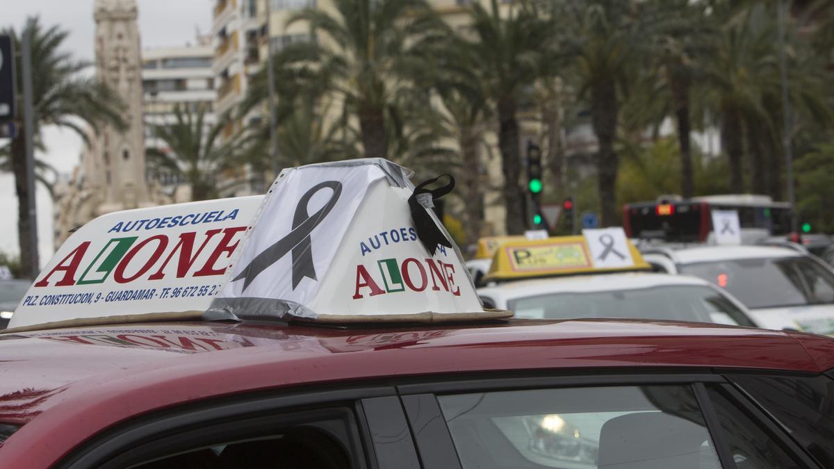 Protesta de las autoescuelas en Alicante