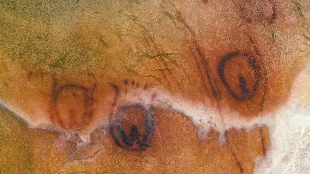 El camarín de las vulvas, en la cueva de Tito Bustillo.