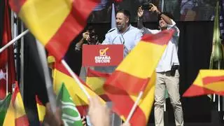 La familia, la inmigración y la izquierda: Abascal se da un baño de masas junto a Meloni, Trump y Orbán