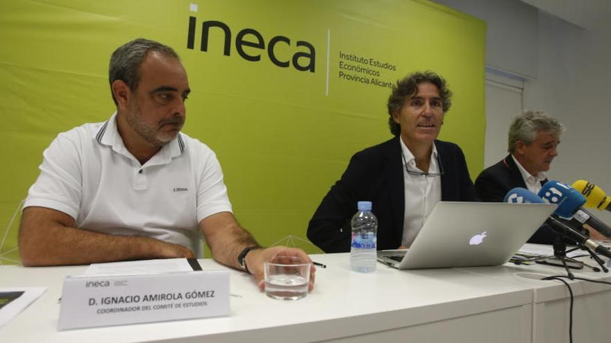 Ignacio Amirola, Rafael Ballester y Francisco Llopis, en la presentación del informe de Ineca.