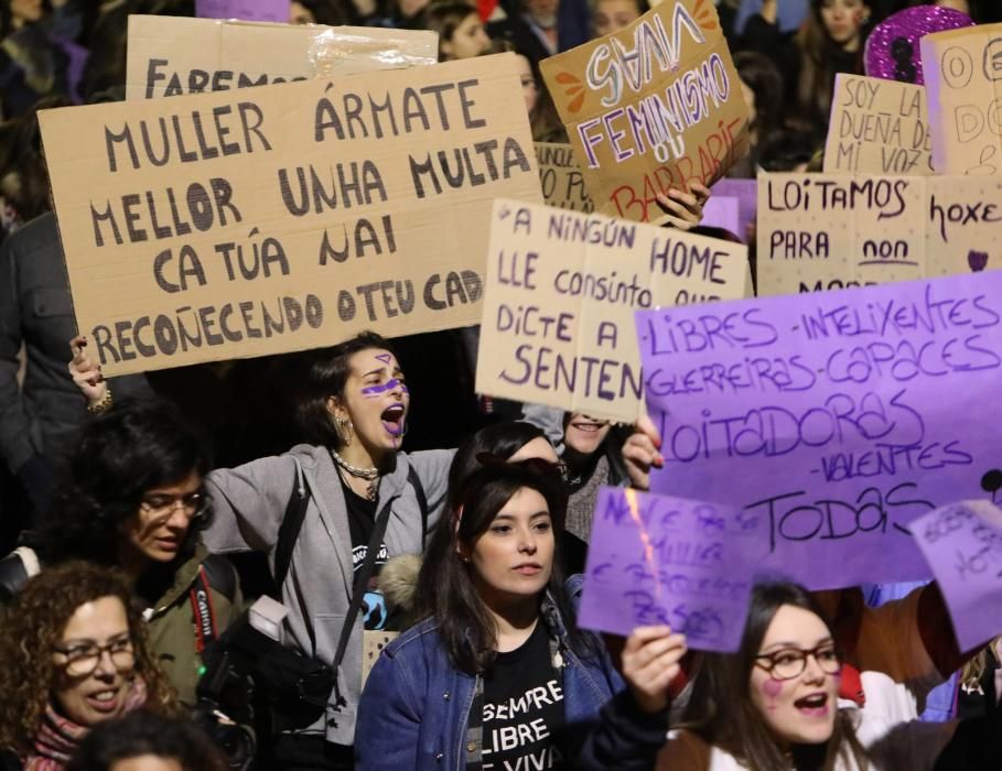 Las imágenes de la jornada de lucha feminista en Santiago