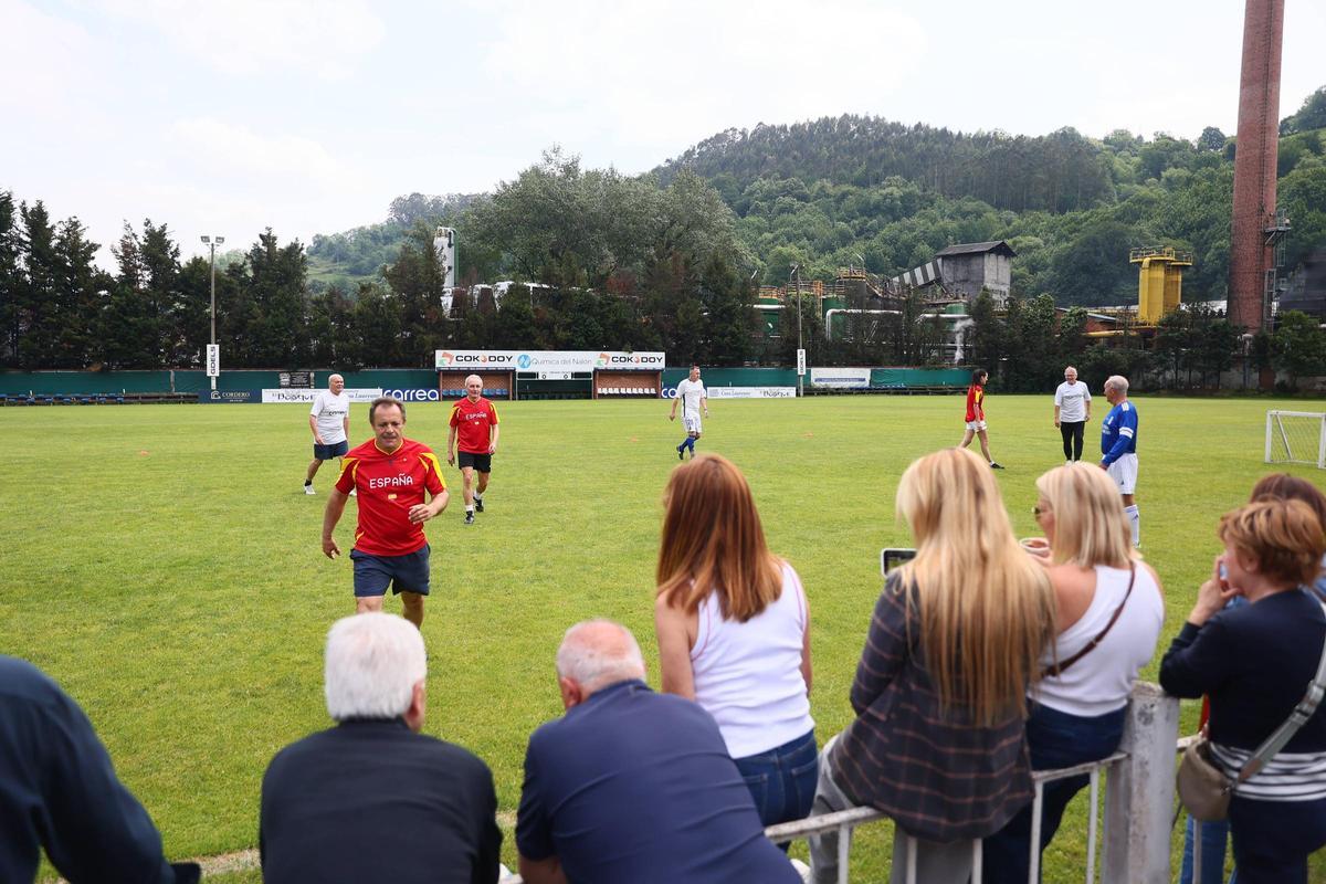 En imágenes: Los héroes que levantaron el único título de la historia del Real Oviedo se reencuentran 41 años después: así fue la "histórica y divertida" reunión