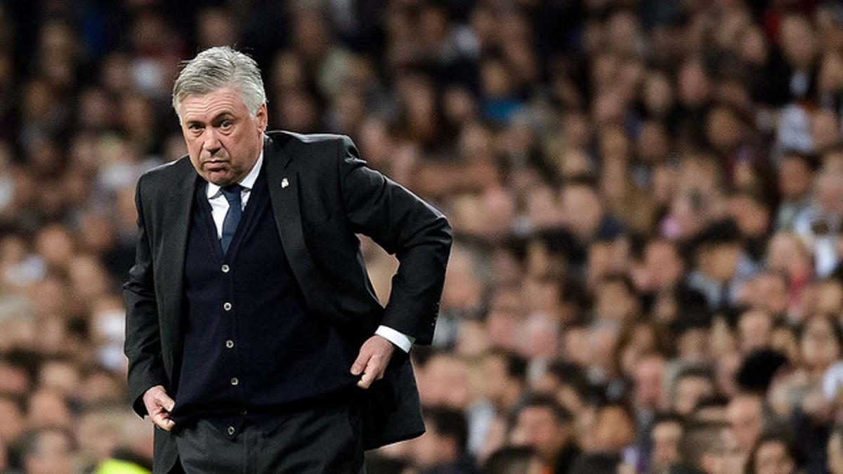 Carlo Ancelotti, durante el partido contra el Villarreal en el Bernabéu