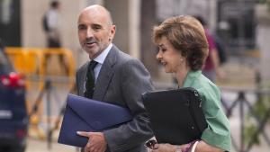 El empresario Julito Martínez Martínez, amigo de José Luis Rodríguez Zapatero, acompañado por su abogada, María Dolores Márquez del Prado, a su llegada este martes a la Audiencia Nacional para declarar ante el juez.