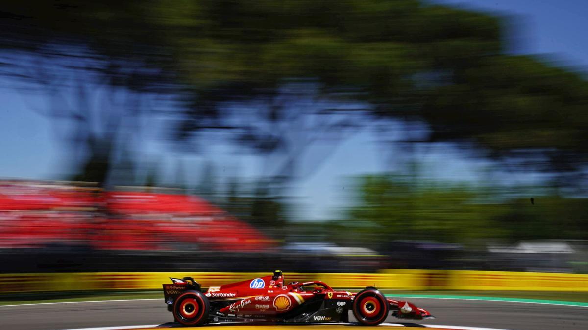 Carlos Sainz, en el circuito de Imola durante el GP de Emilia Romagna 2024.