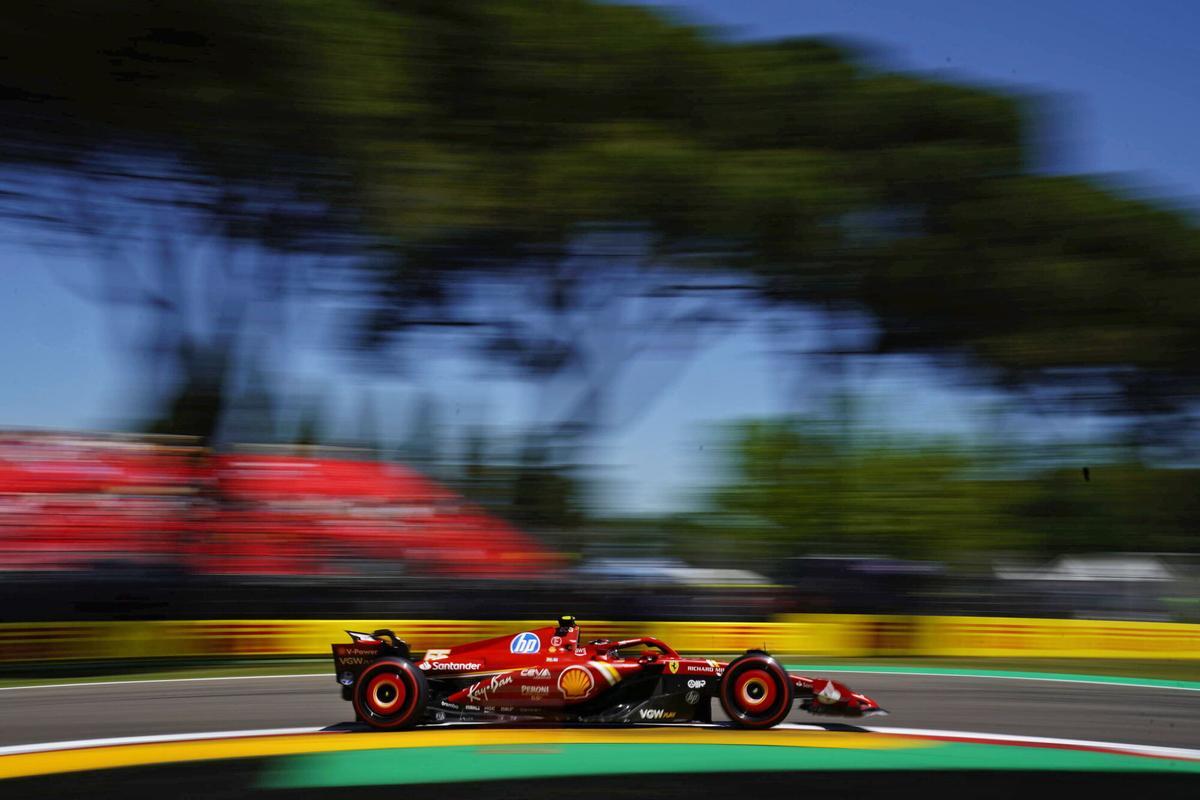 Carlos Sainz, en el circuito de Imola durante el GP de Emilia Romagna 2024.