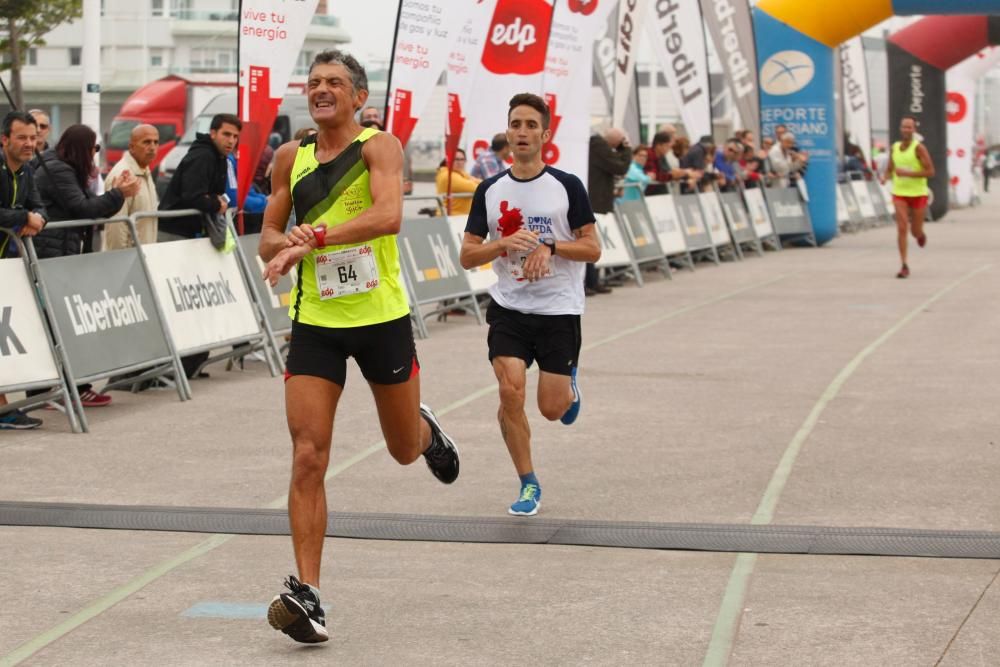 Participantes en la carrera "Dona vida"