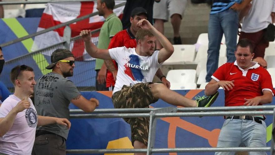 La UEFA expedienta a Rusia por los incidentes en el estadio de Marsella