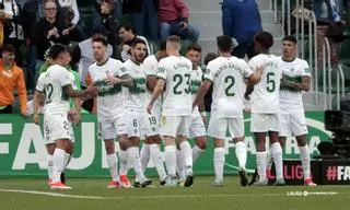 El Elche vuelve a ganar y arrebata al Sporting la plaza en zona de promoción (2-1)