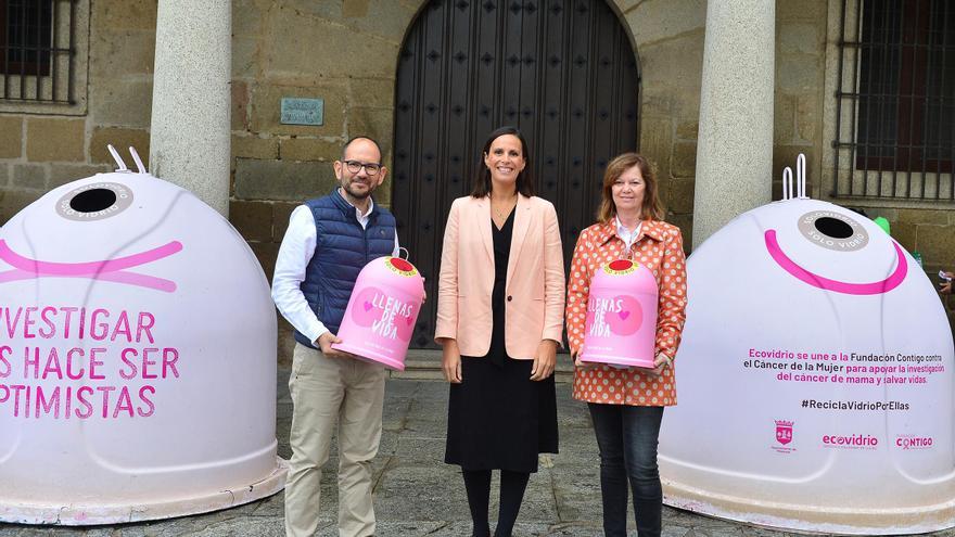 Contenedores rosas en Plasencia, para reciclar vidrio por el cáncer de mama