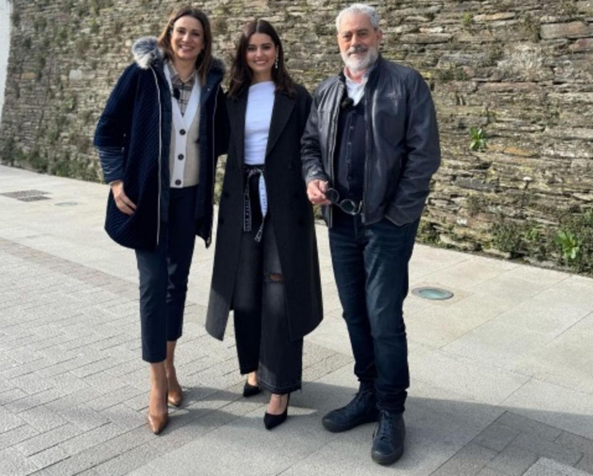Silvia Jato e Carlos Blanco, coa presentadora do programa, Noelia Rey.