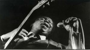 B.B.King, durant la seva actuació al Palau de la Música de Barcelona, el novembre del 1973.