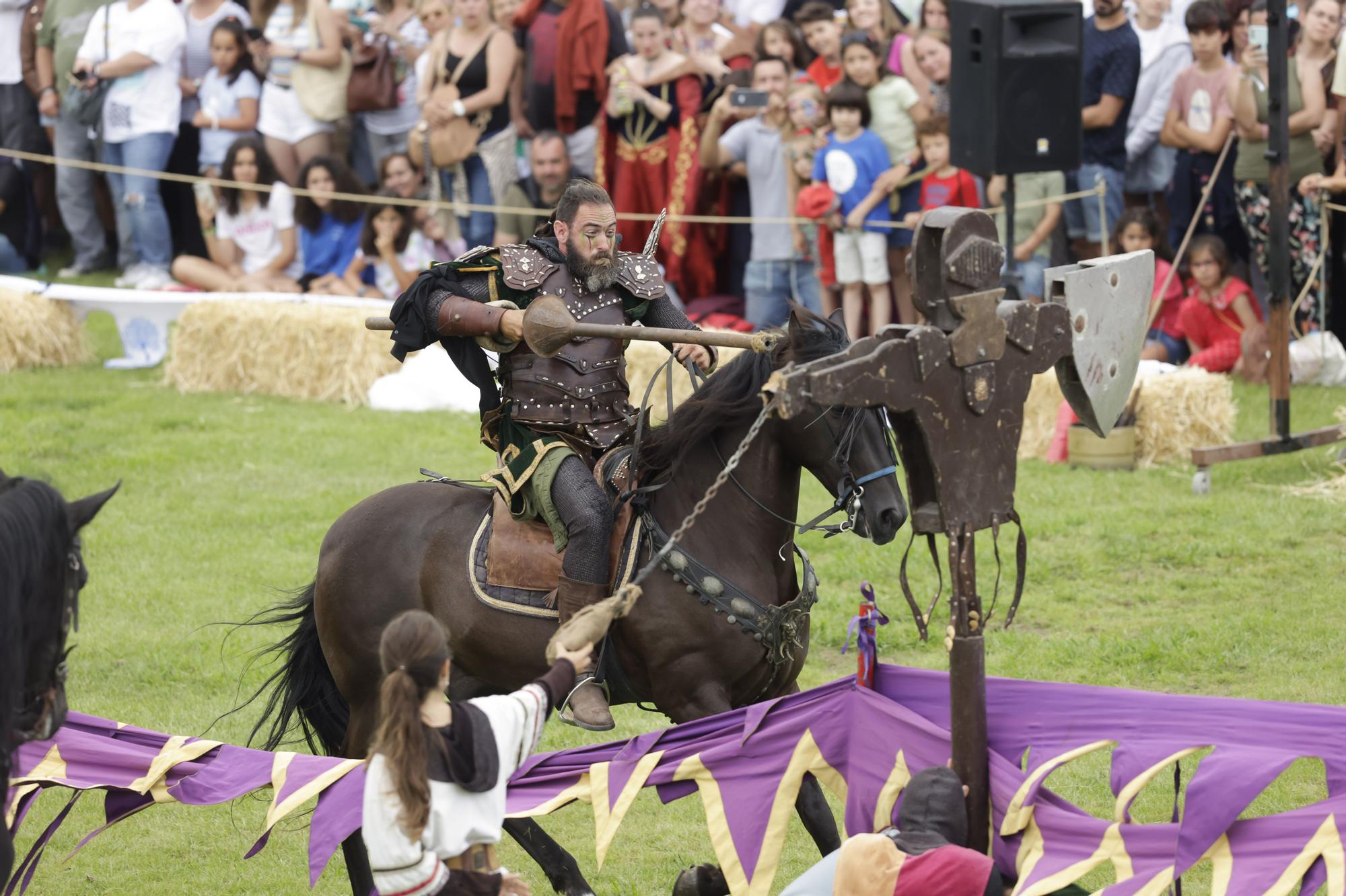 Miles de personas abarrotan el ferial para ver los torneos medievales de Exconxuraos