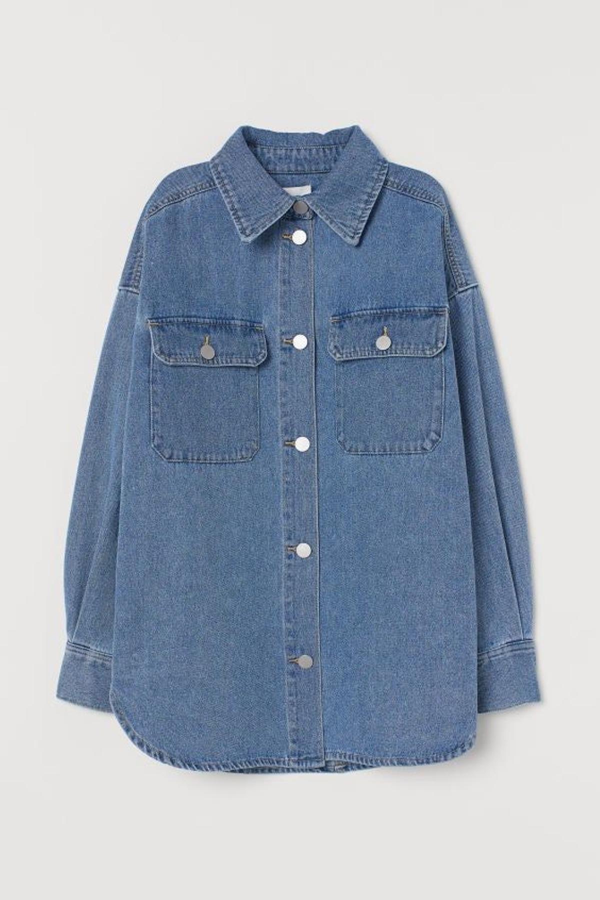 Chaqueta camisera en denim (Precio: 29,99 euros)