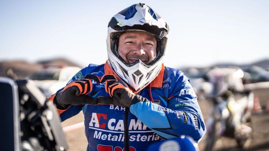 Javier Campos, ayer, antes de tomar la salida en la etapa. / | / DAKAR