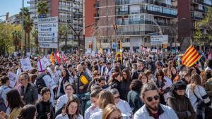 Huelga médica en Cataluña. Médicos de Cataluña organiza el Carnaval de los Privilegios, una rúa reivindicativa del colectivo sanitario que “mejor vive