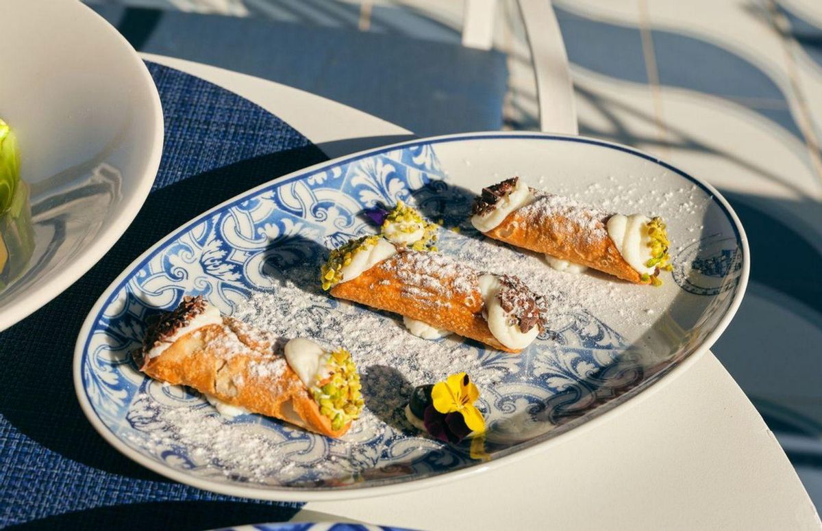 Los cannoli son el postre más conocido de la gastronomía siciliana. | MAJAO STUDIO