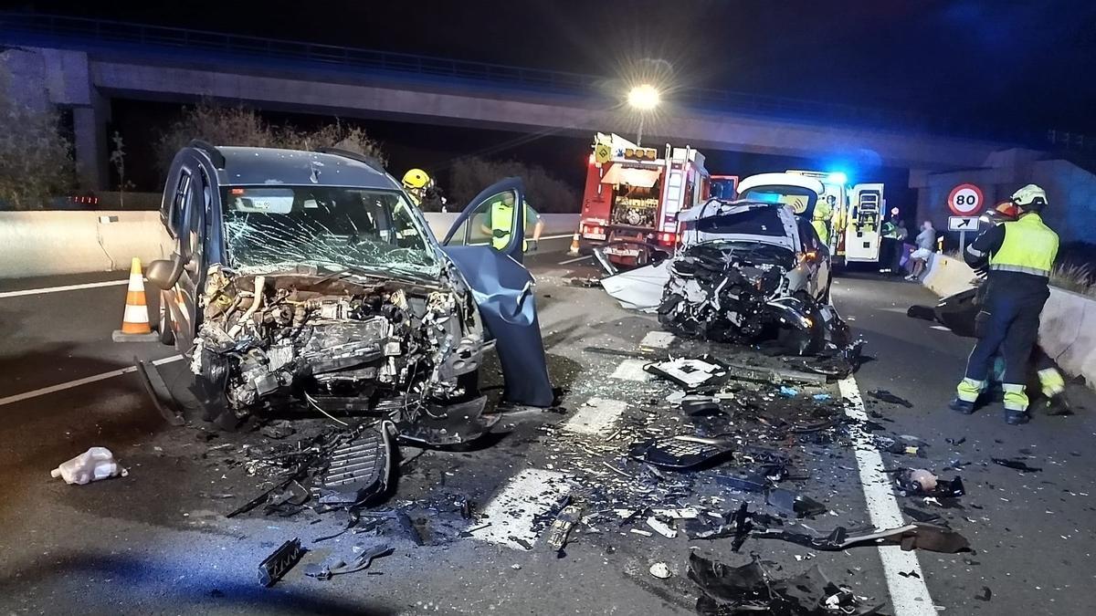 Colisión grave en la autopista del sur de Tenerife: uno de los vehículos iba en dirección contraria