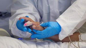 "Como médico jubilada, me decepciona ver que se olvida que un enfermo es un todo, no un órgano"