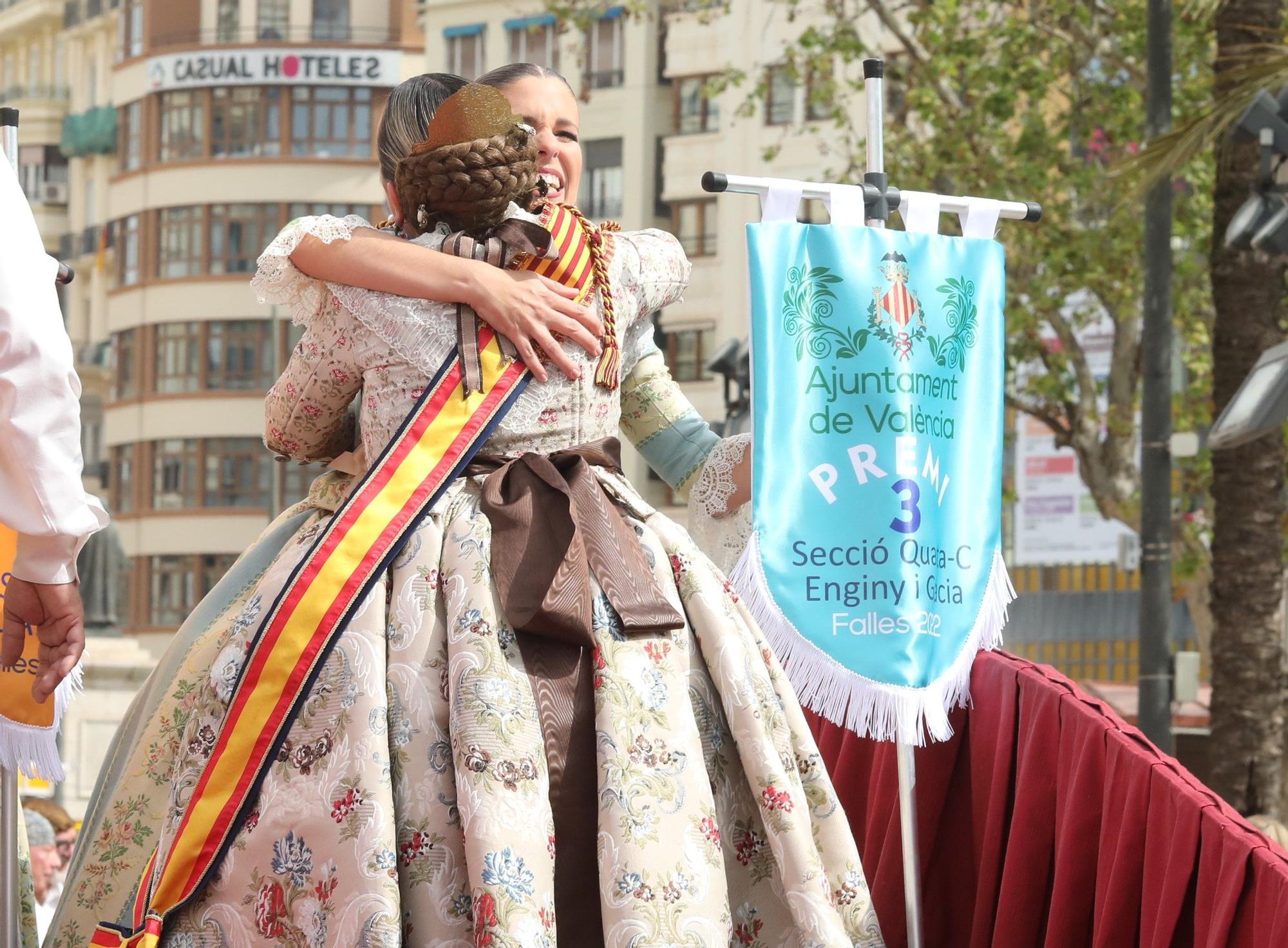 Carmen, la corte y falleras ilustres en la entrega de premios de las Fallas 2022