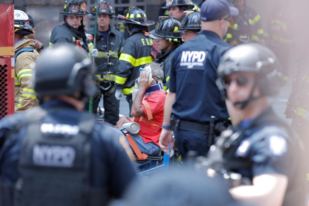 Un cotxe fereix diverses persones a Times Square