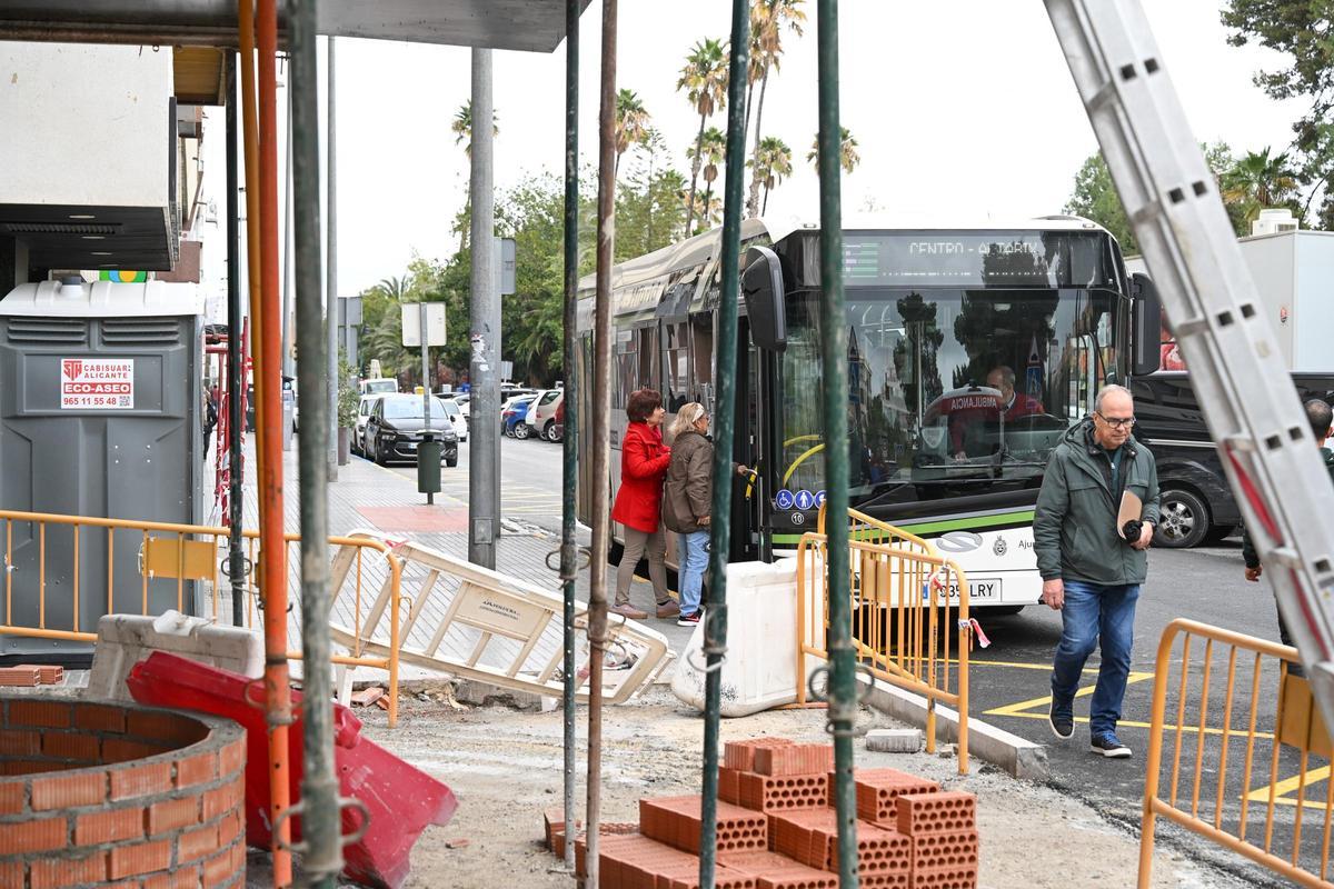 Los ciudadanos llevan meses soportando las obras del intercambiador de Elche