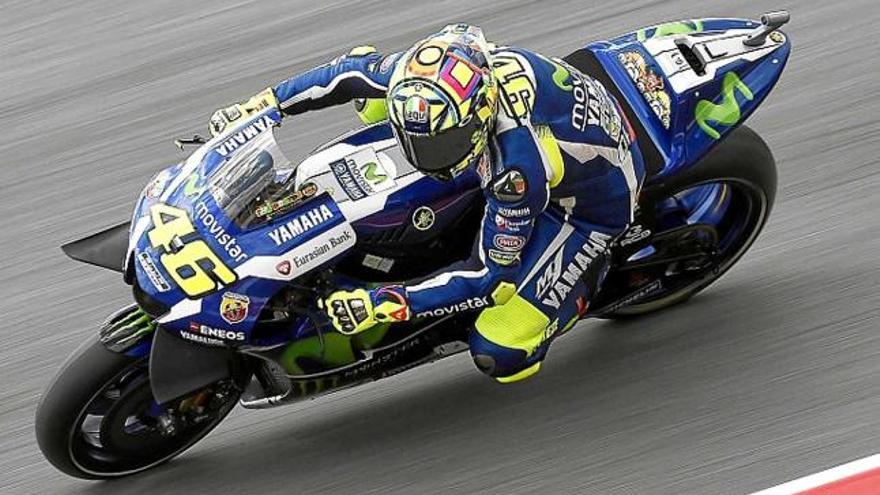 Rossi marca el millor temps en una jornada en què sols Viñales li pot seguir el ritme