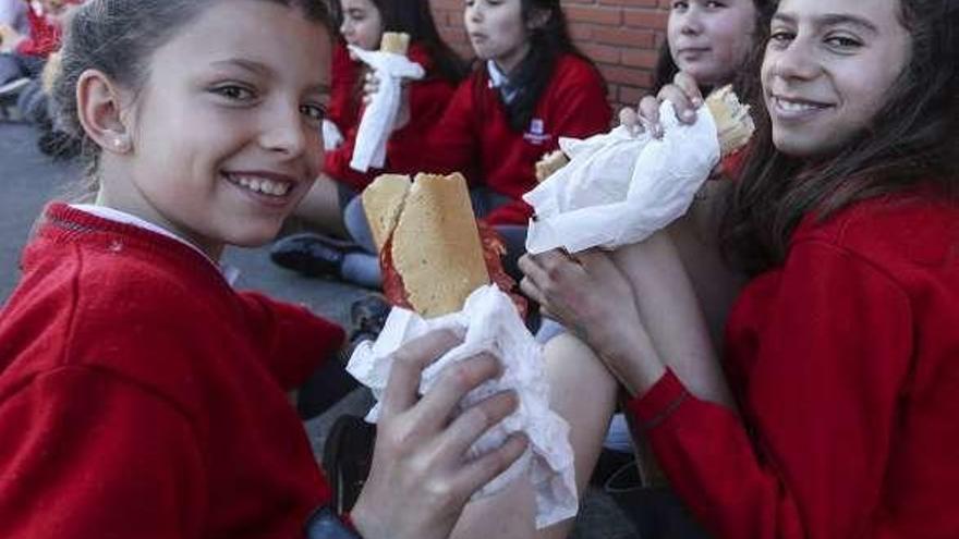 Bocadillos en los Salesianos para apoyar a la ONG Manos Unidas