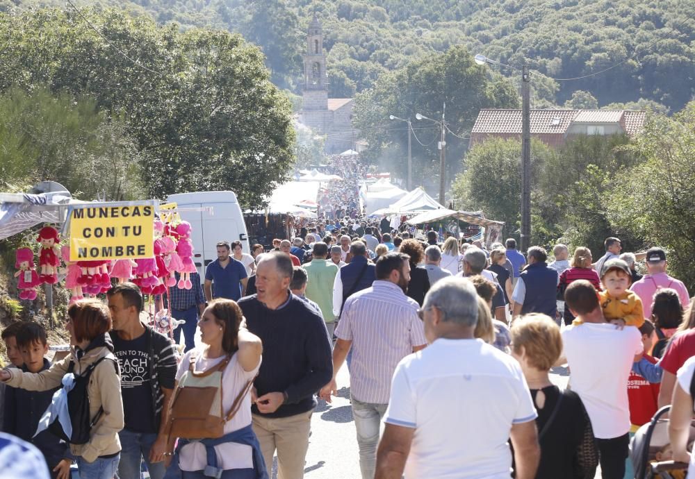 La nueva cita con el santuario de A Franqueira, en A Cañiza, unió ayer a miles de devotos.