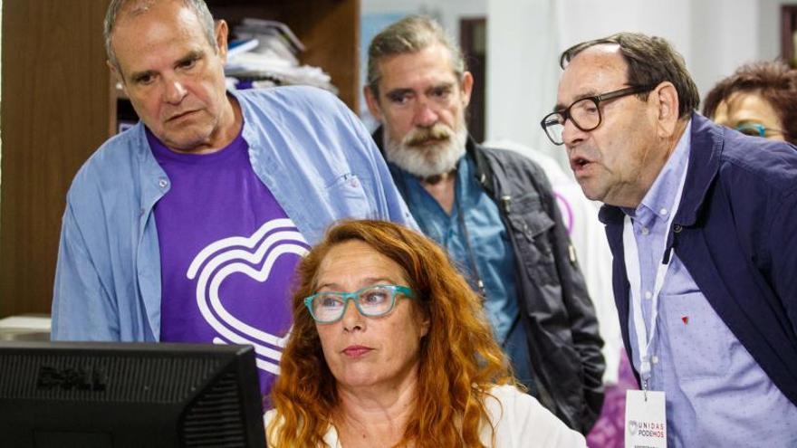 Noche de caras largas en Ibiza por la caída de votos de Unidas Podemos