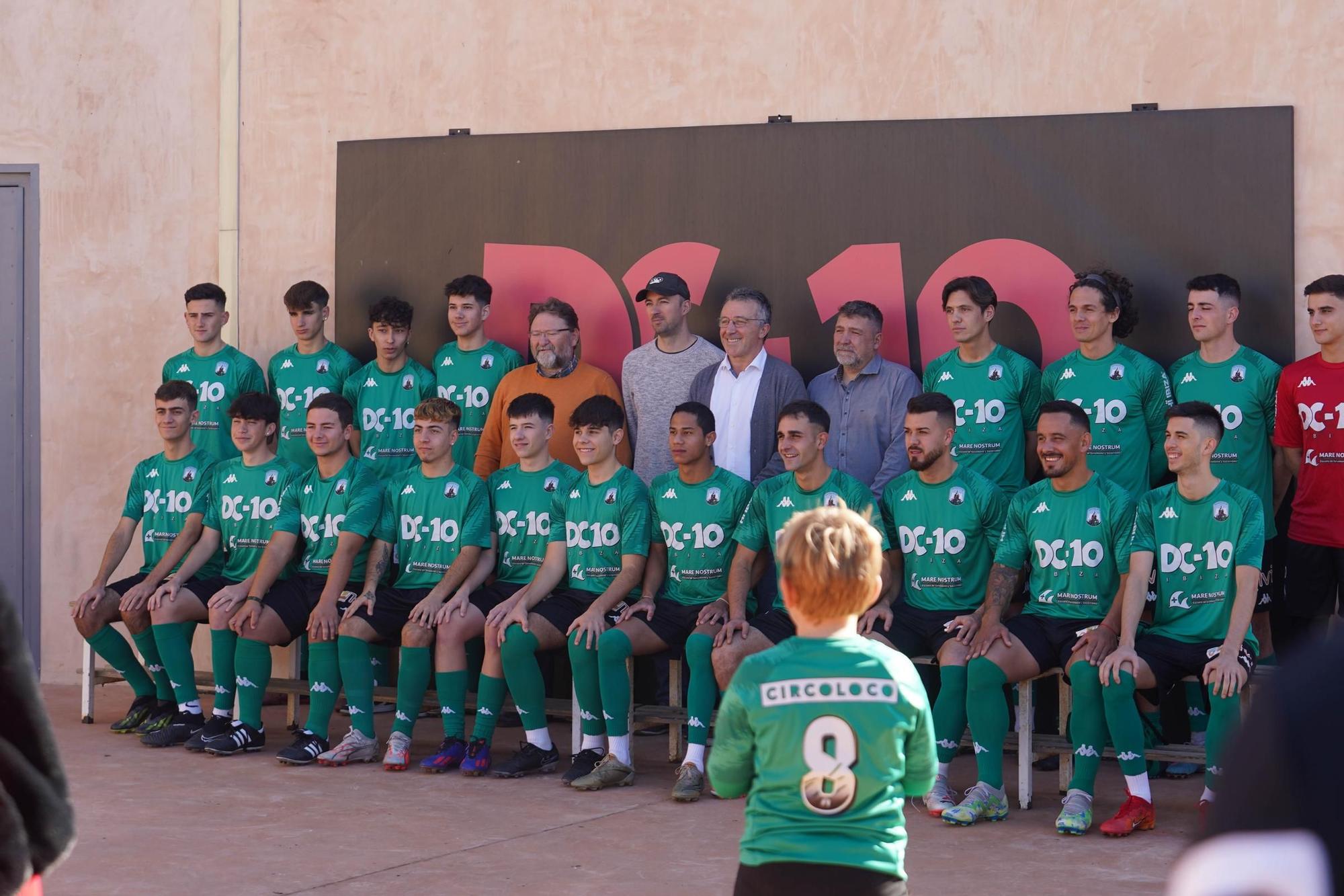 Mira las imágenes de la felicitación de Navidad del equipo de fútbol de Sant Jordi