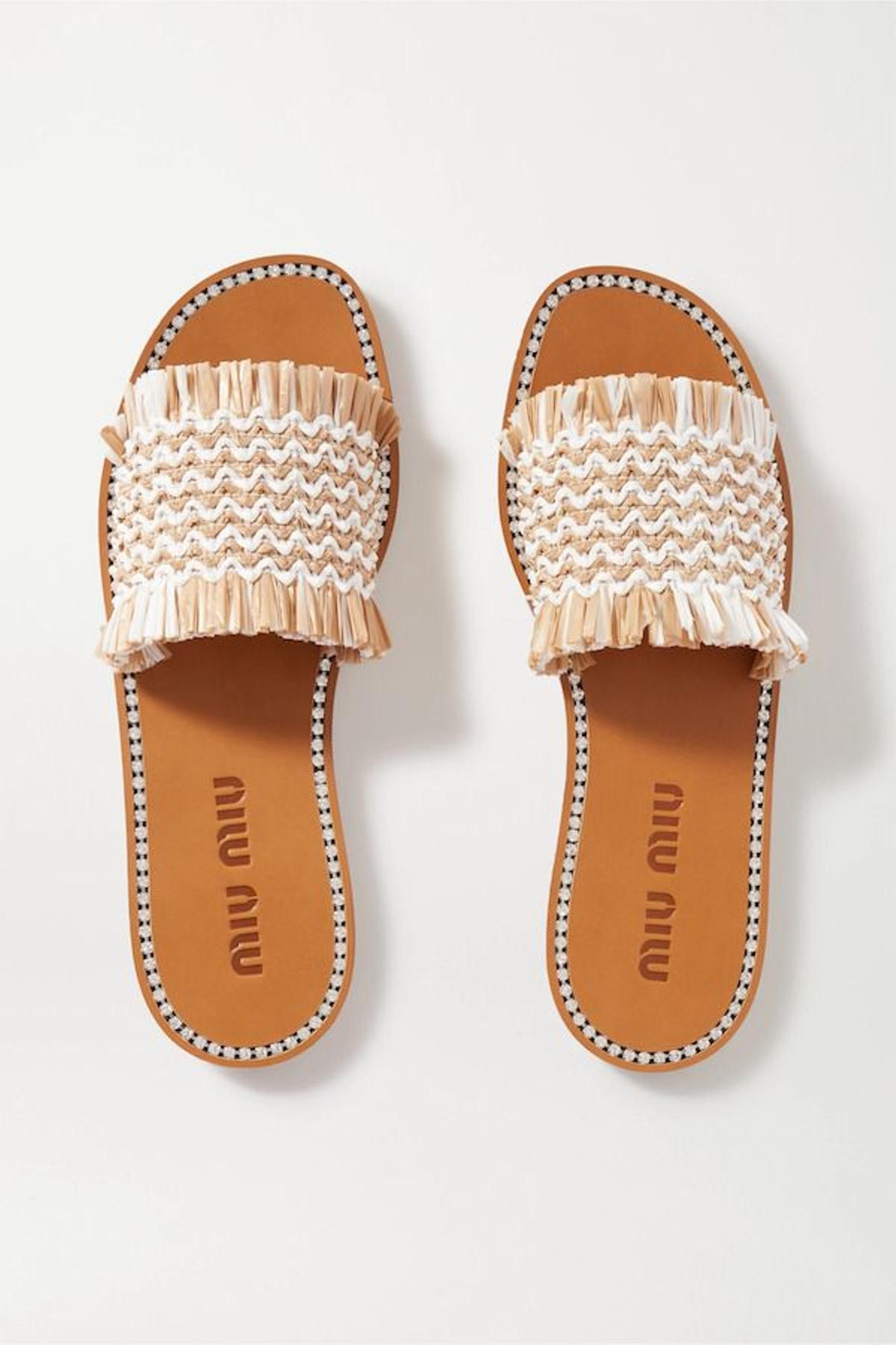 Las sandalias con flecos